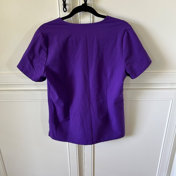 Figs Casma Three-Pocket Scrub Top - Picture 2 of 6